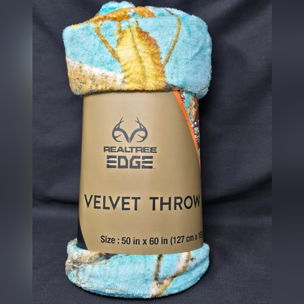 Real Tree Edge Camo Print Velvet Throw 50”x60”  Mint/Seafoam Color